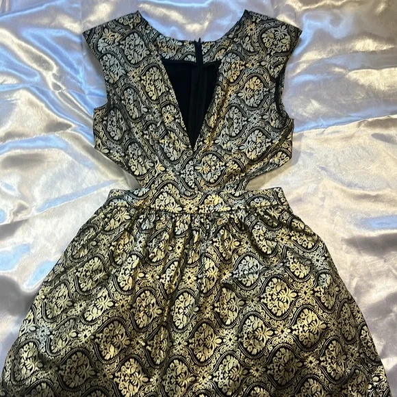 Gold Metallic Mini Cocktail Dress - Picture 8 of 17